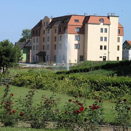 Hotel Sportwerk Tyniec Maly Exterior foto